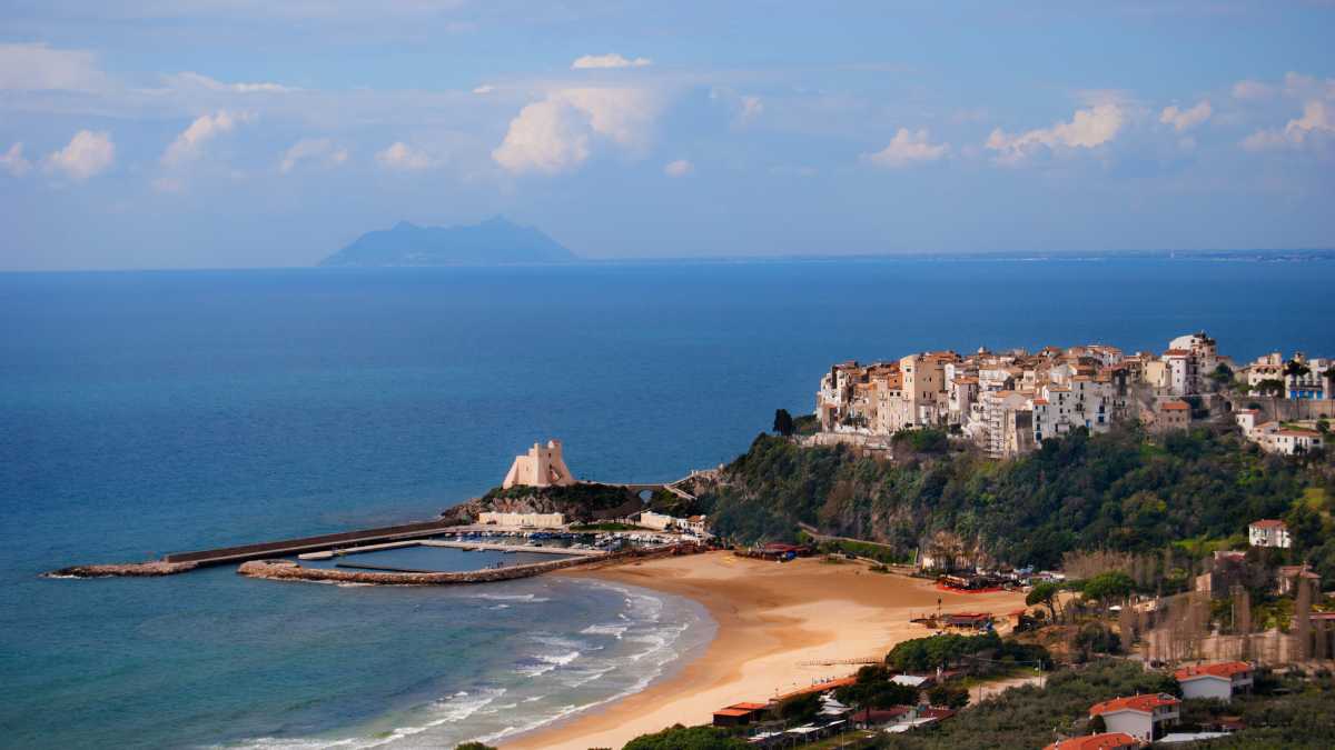 Dove guardare il tramonto romantico a Sperlonga? Torre Truglia e dintorni